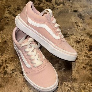 Vans 12.5 youth Missy Old Skool Low Top #500714 chalk pink /white canvas